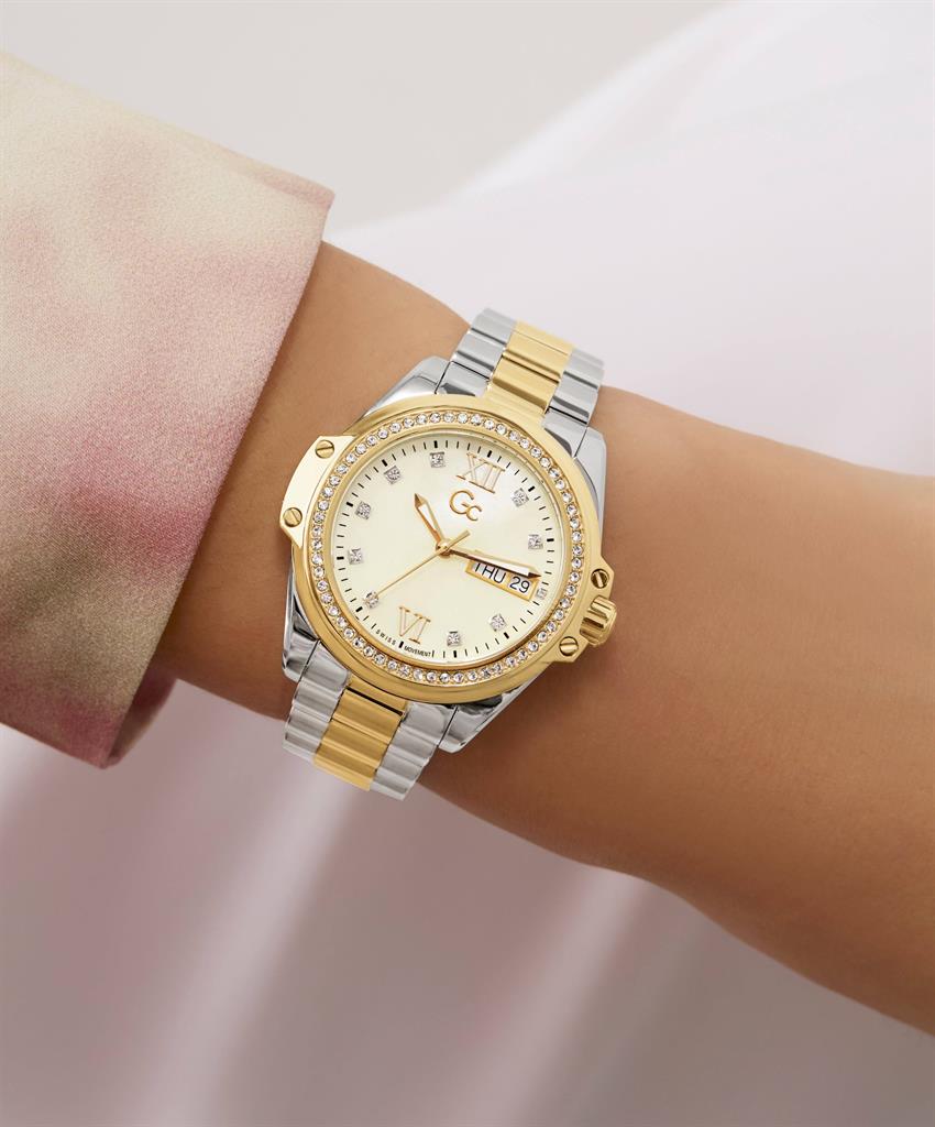 GC Bolt LadyWomen Quartz Champagne Stainless Steel Bracelet Z53002L6